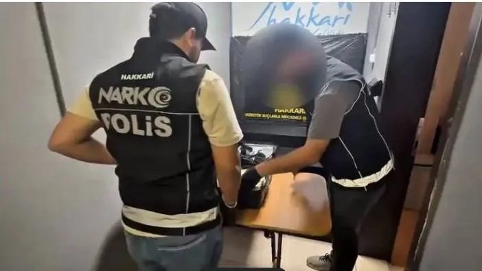 Bavuldan 17 kilo 780 gr uyuşturucu çıktı