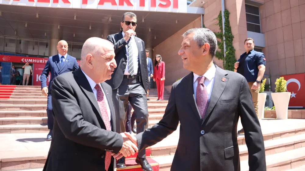 Özdağ’dan Özgür Özel’e Destek Ziyareti: “Türkiye’de Çifte Hukuka Karşıyız”