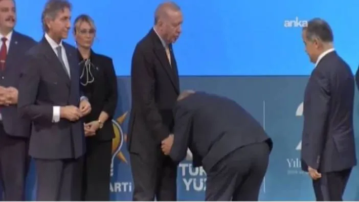 Aksaray’da Gündem: Yeşiltepe Belediye Başkanı’ndan Erdoğan’a El Öpme Girişimi
