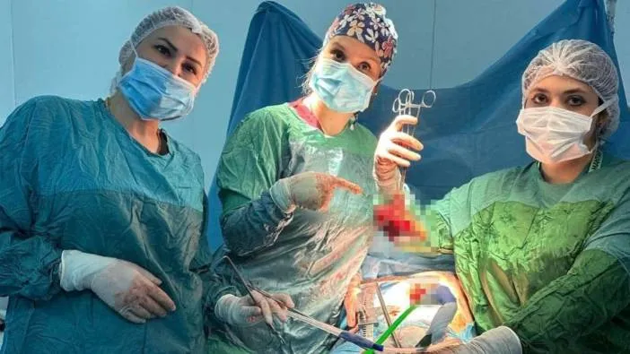 Kalbinin üzerinde çıkan doktorları bile şoke etti!