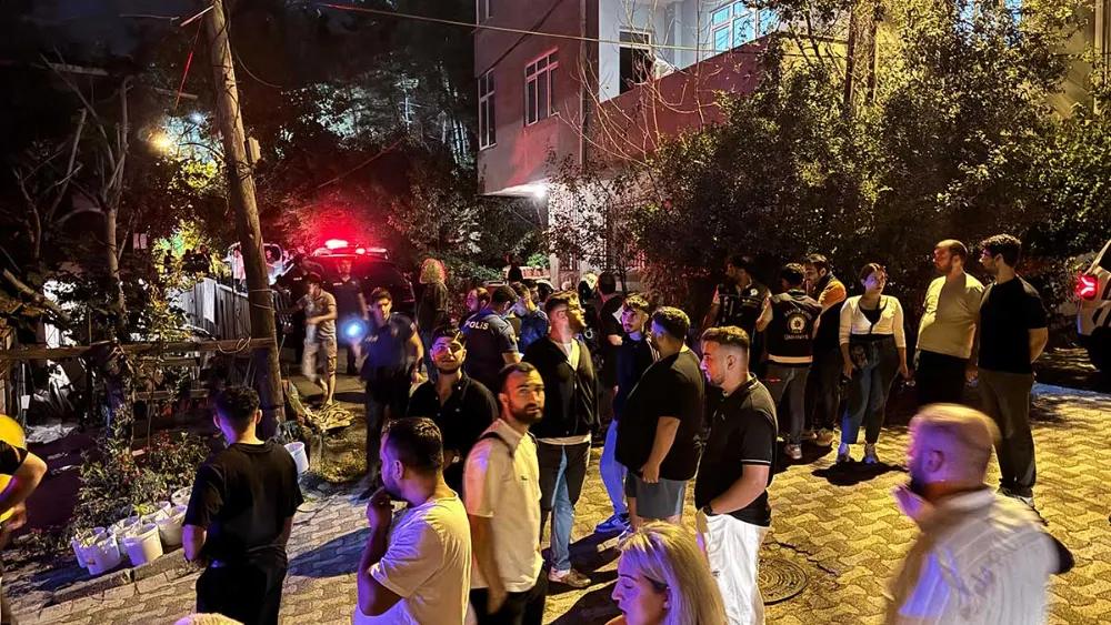 Sokak ortasında satırla boğazını kestiler