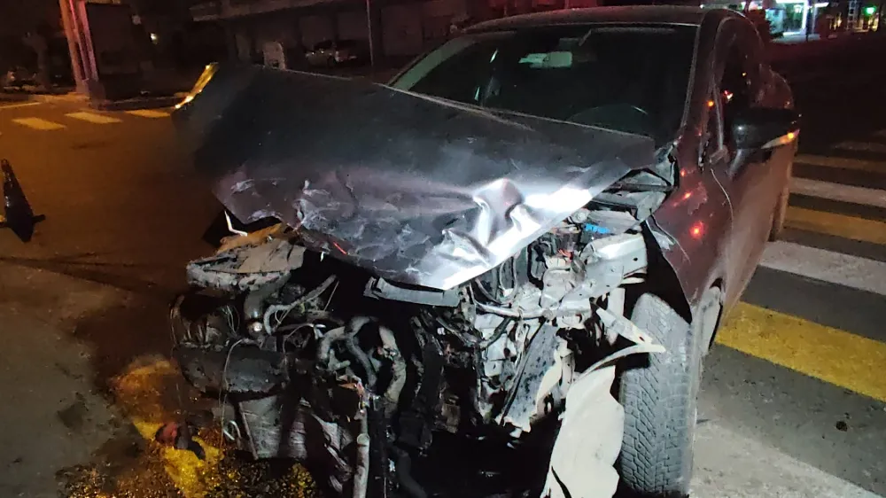 Aksaray’ın En İşlek Caddesinde Trafik Kazası: Şans Eseri Can Kaybı Yok