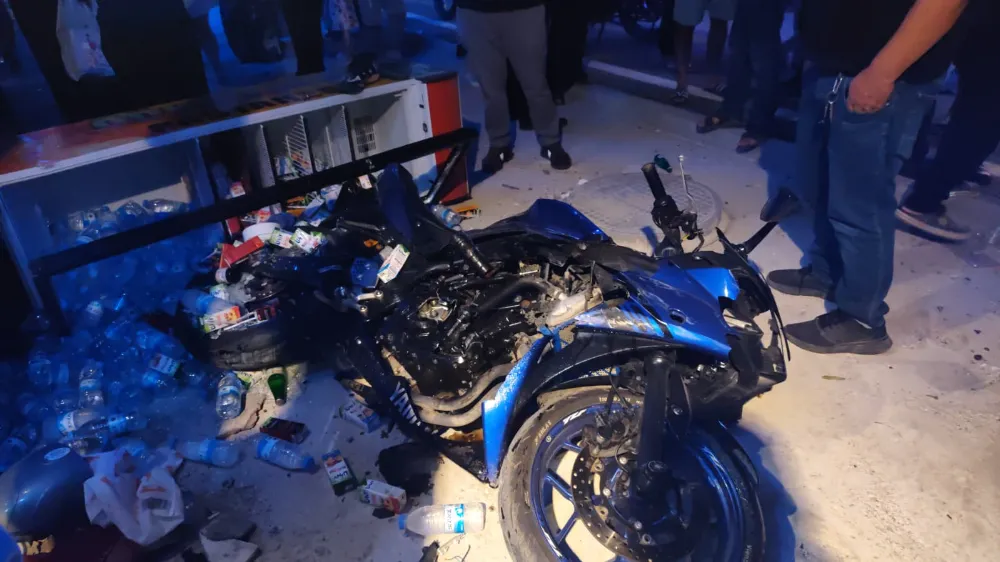 Aksaray’da Can Pazarı: Motosiklet Kamyonetle Çarpıştı, 2 Genç Ağır Yaralı
