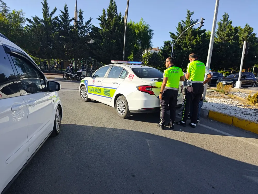 Aksaray’da Kavşakta Kaza: Şans Eseri Can Kaybı ve Yaralanma Yaşanmadı