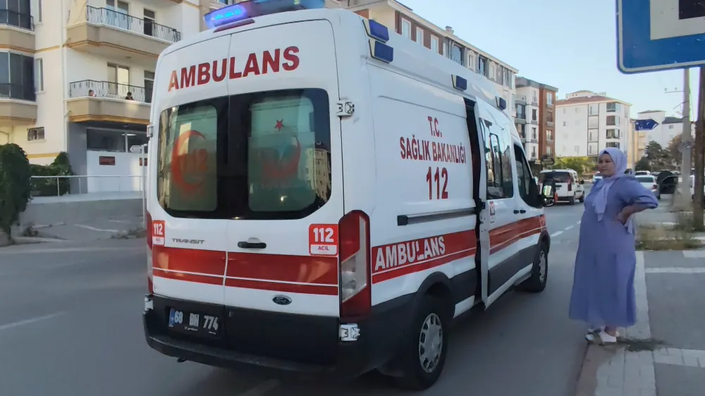 Aksaray’da Motosiklet Minibüse Çarpmamak İçin Devrildi: 1 Yaralı