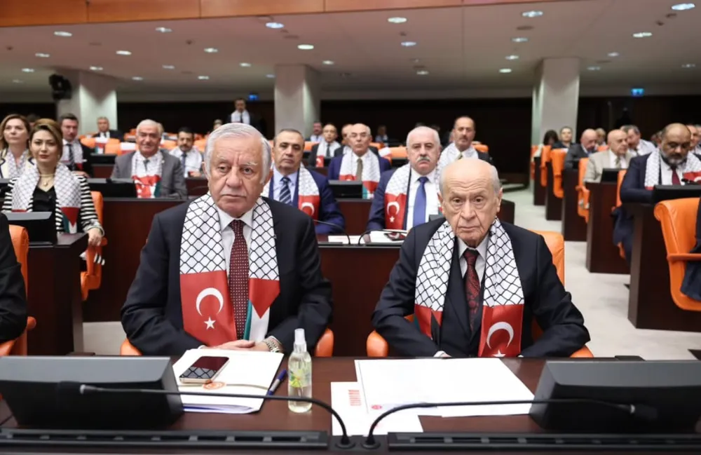 BAHÇELİ : “TÜRK MİLLETİ MUZAFFER RUHUYLA EBEDİYETE YÜRÜYOR”