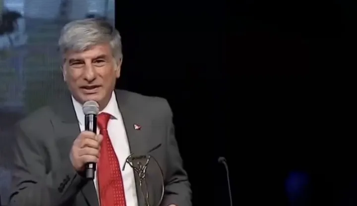 Turgut Lenk’e Anlamlı Ödül: Vanspor Holding’in Başarısı Beştepe’de Taçlandı