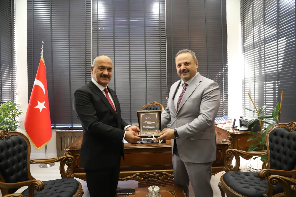Rektör Arıbaş’tan Vali Yardımcısı Kılınçkaya’ya Teşekkür Plaketi