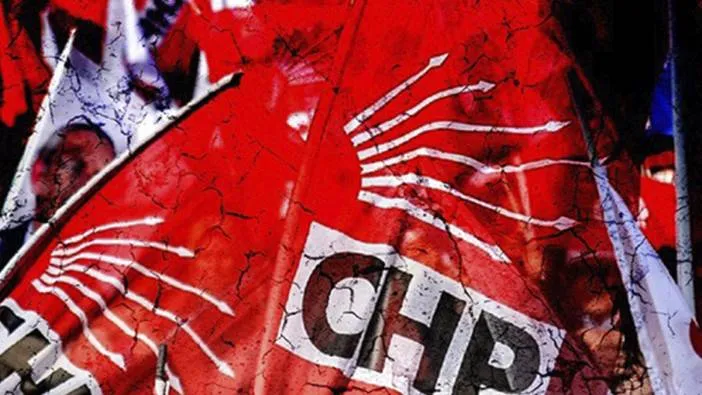 AKP’nin kalemşörü hedefe CHP’nin ünlü ismini koydu! Yaylım ateşine tuttu…