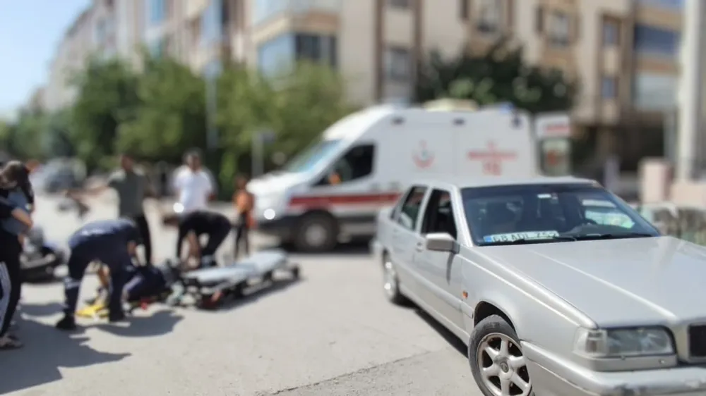 Aksaray’da Sokak Arasında Kaza: Motosiklet Sürücüsü Yaralandı